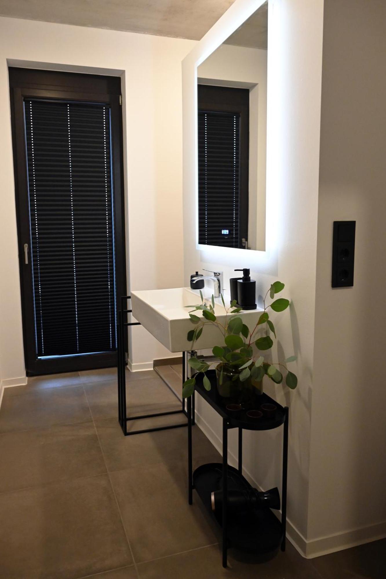 Eiwelhome - Stilvoll, Urban-Ruhig Schlafen, Bahnhofsnah, Balkon Erfurt Luaran gambar